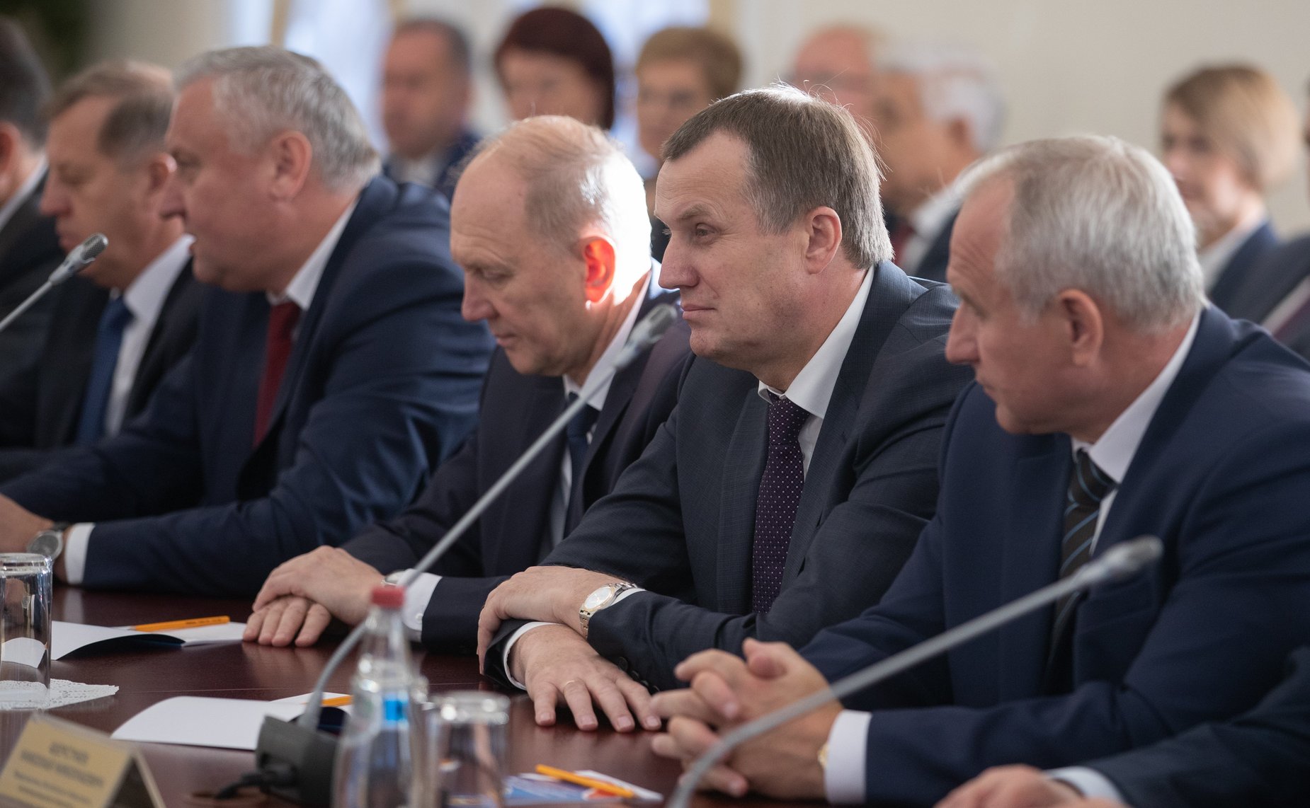 В. Матвиенко и М. Мясникович провели совместную встречу с руководителями субъектов России и Беларуси