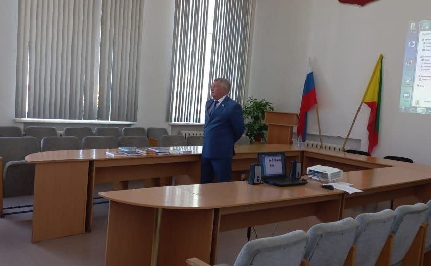 Сергей Михайлов в ходе работы в регионе принял участие в общественных обсуждениях по планируемому строительству Аллеи славы в городе Нерчинске, посвященной воинам-забайкальцам