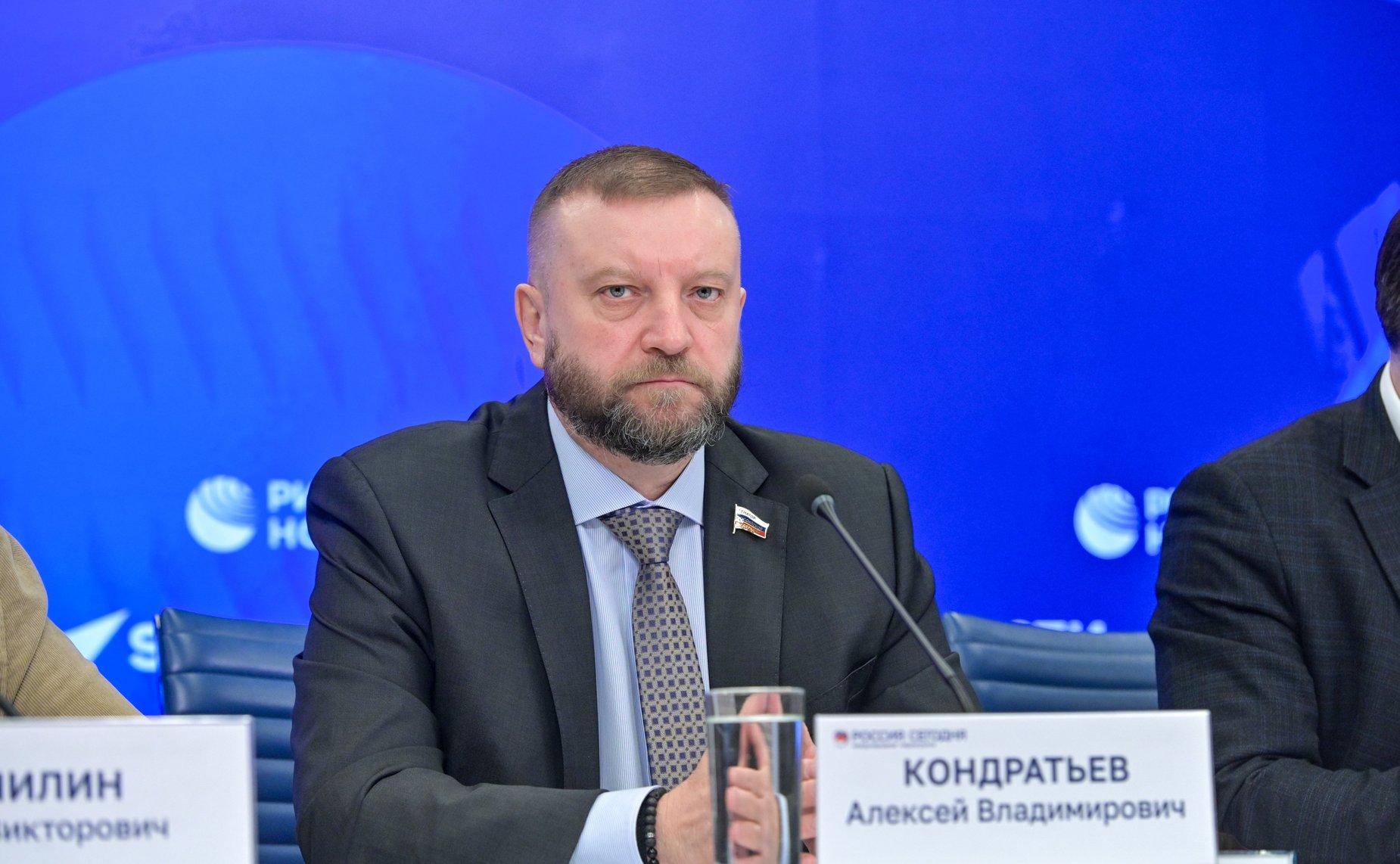 В пресс-центре МИА «Россия сегодня» член Комитета СФ по международным делам Алексей Кондратьев принял участие в пресс-конференции на тему «Вовлеченность субъектов РФ в повестку СВО»