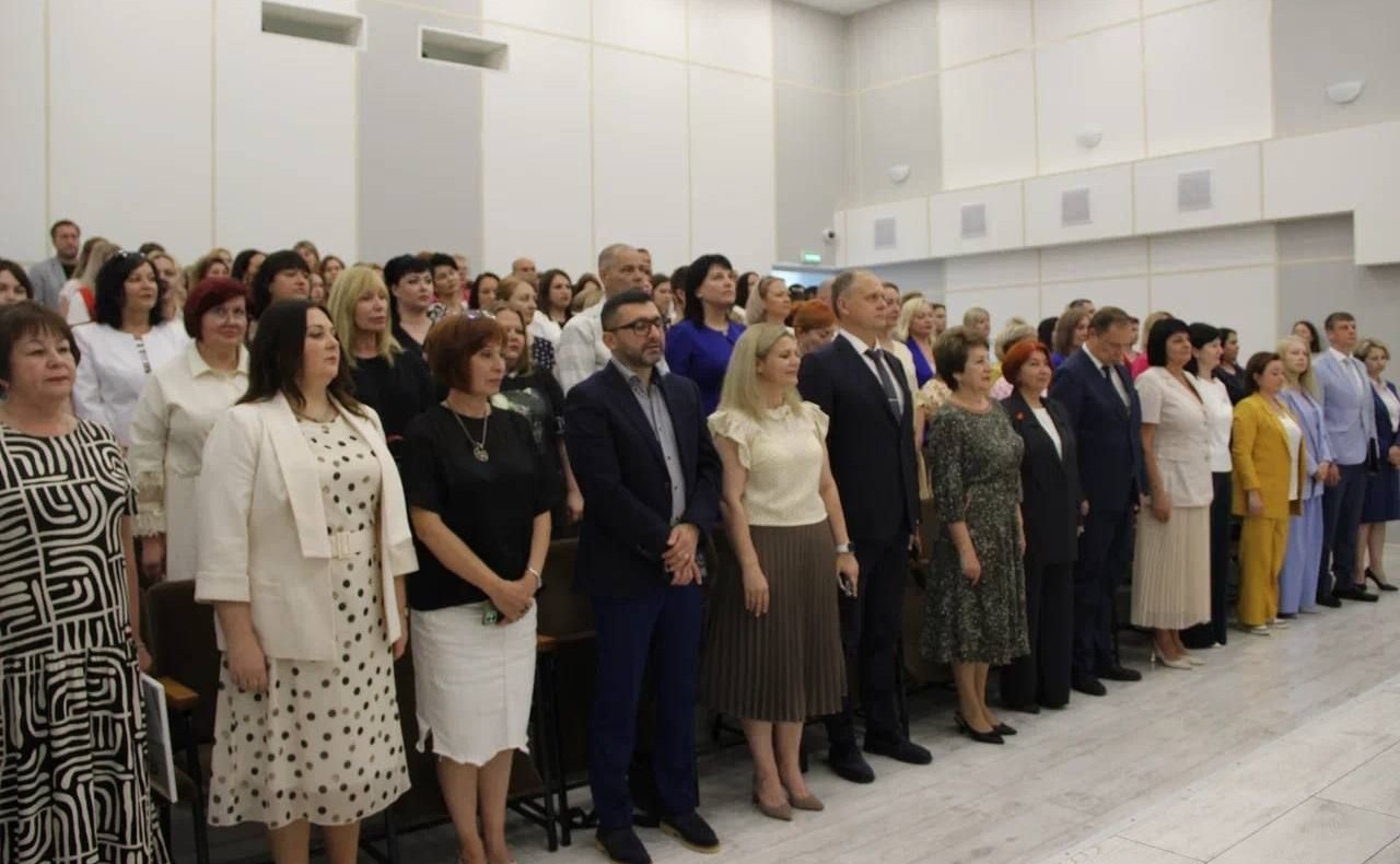 В Севастополе состоялись торжественные награждения сотрудников ко Дню социального работника