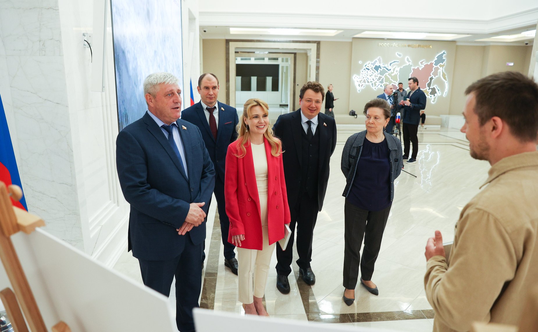 Торжественная церемония открытия выставки работ художника, основателя проекта «Словографика» Петра Скляра «Словографика ZOV. Герои и участники Специальной военной операции»