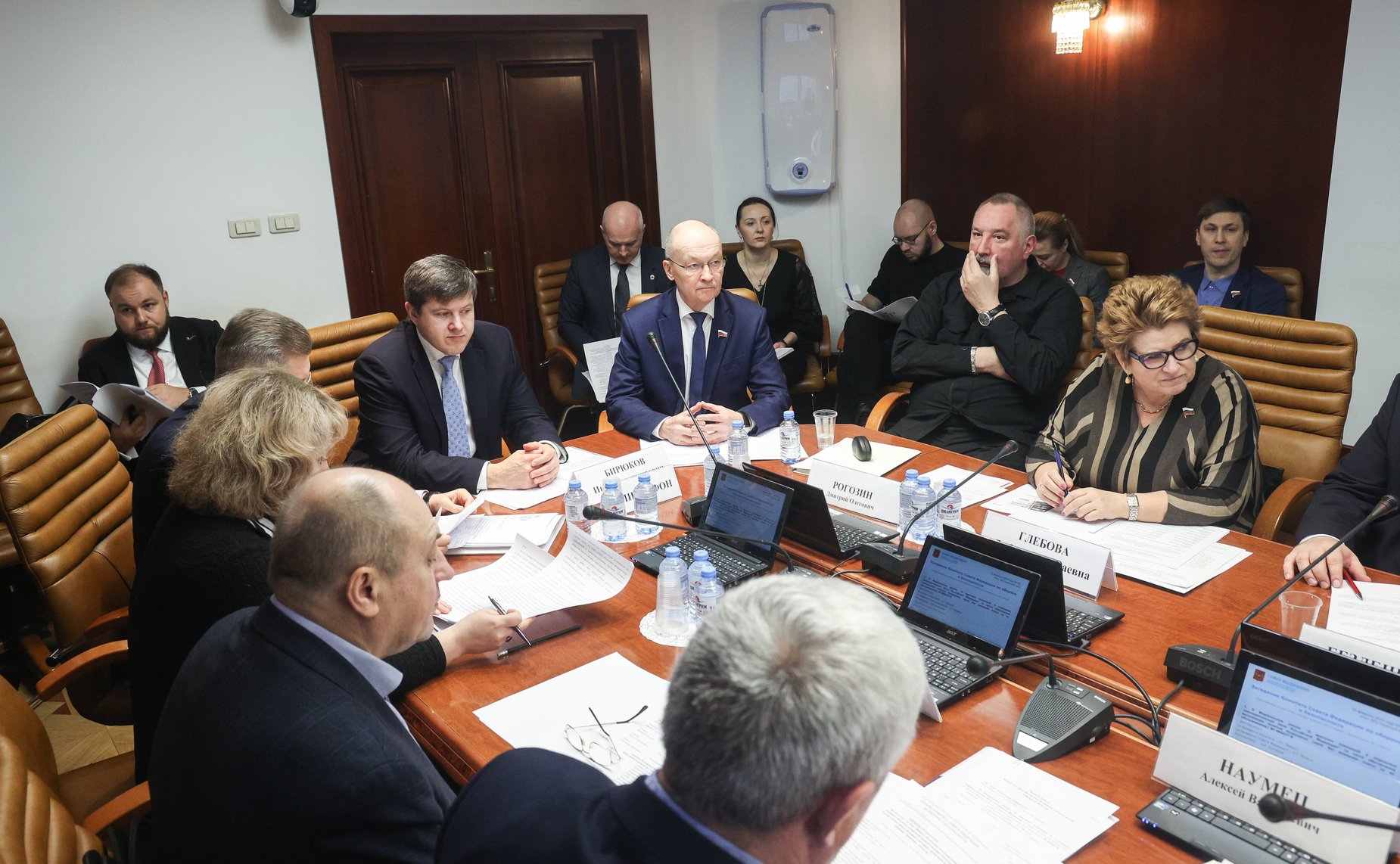 Круглый стол на тему «Вопросы обеспечения негосударственной поддержки участников специальной военной операции. Деятельность Государственного фонда поддержки участников специальной военной операции «Защитники Отечества»