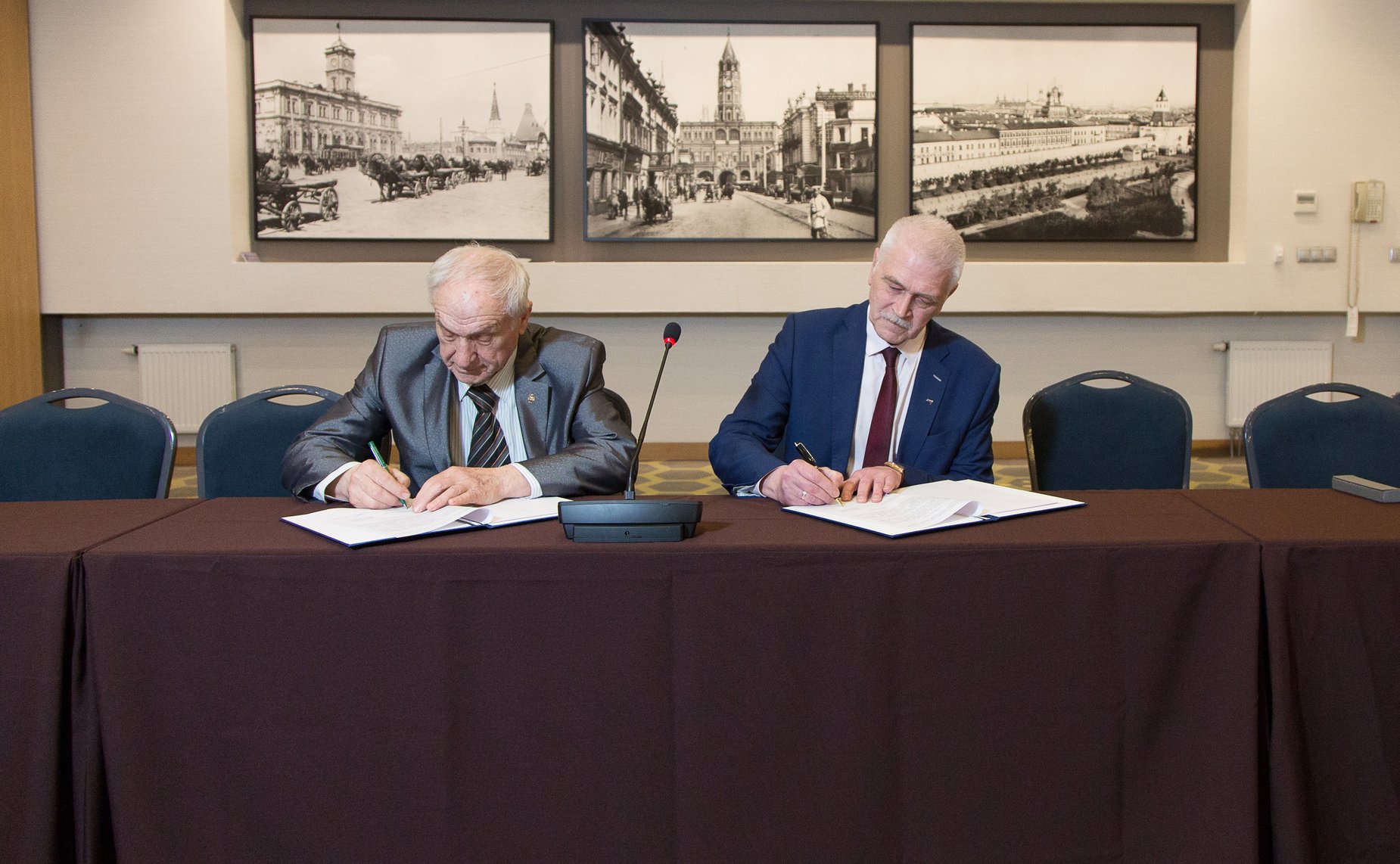 Вячеслав Тимченко принял участие в «круглом столе», на котором обсудили актуальные вопросы гармоничного развития исторических поселений и исторических центров в России