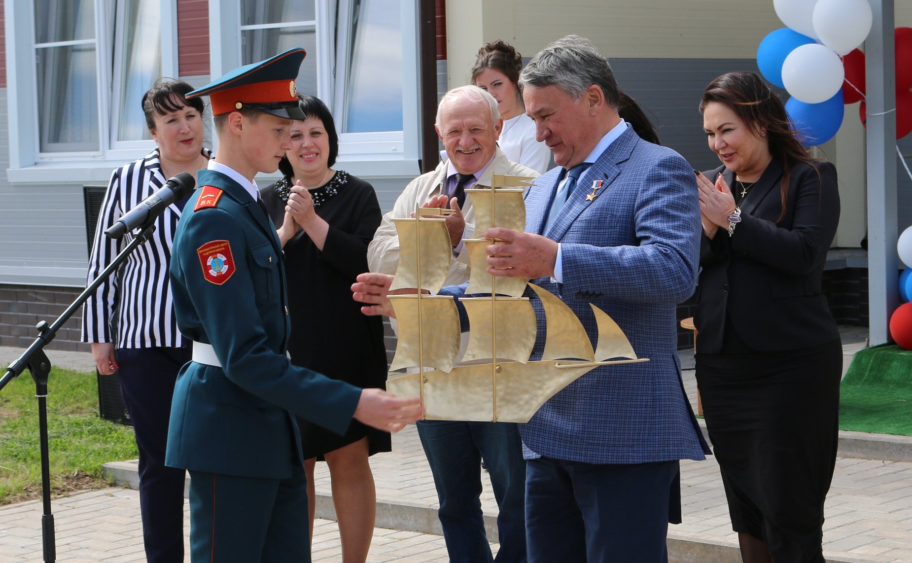 Ю. Воробьев поздравил кадетов школы «Корабелы Прионежья» с окончанием учебного года