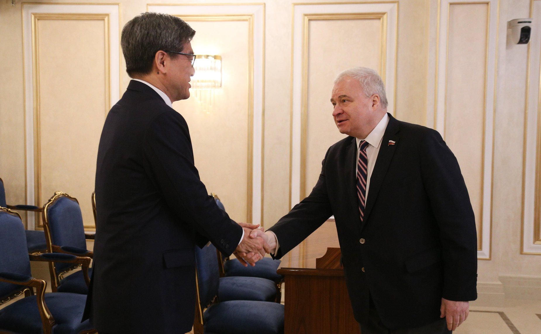 Встреча первого заместителя председателя Комитета СФ по международным делам Андрея Денисова с Чрезвычайным и Полномочным Послом Королевства Таиланд в РФ