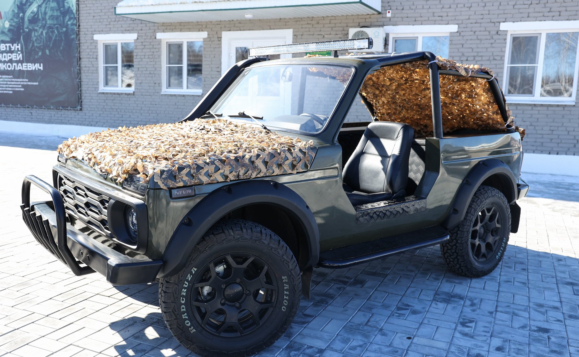 В Еврейской автономной области первый заместитель Председателя СФ Андрей Турчак с губернатором Ростиславом Гольдштейном посетили полевой учебно-тренировочный комплекс