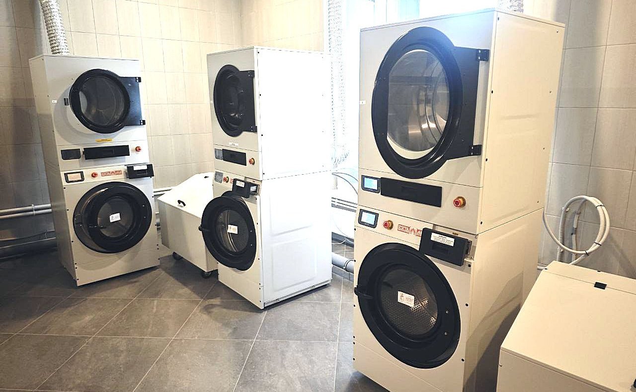 Андрей Хапочкин посетил новое общежитие СахГУ