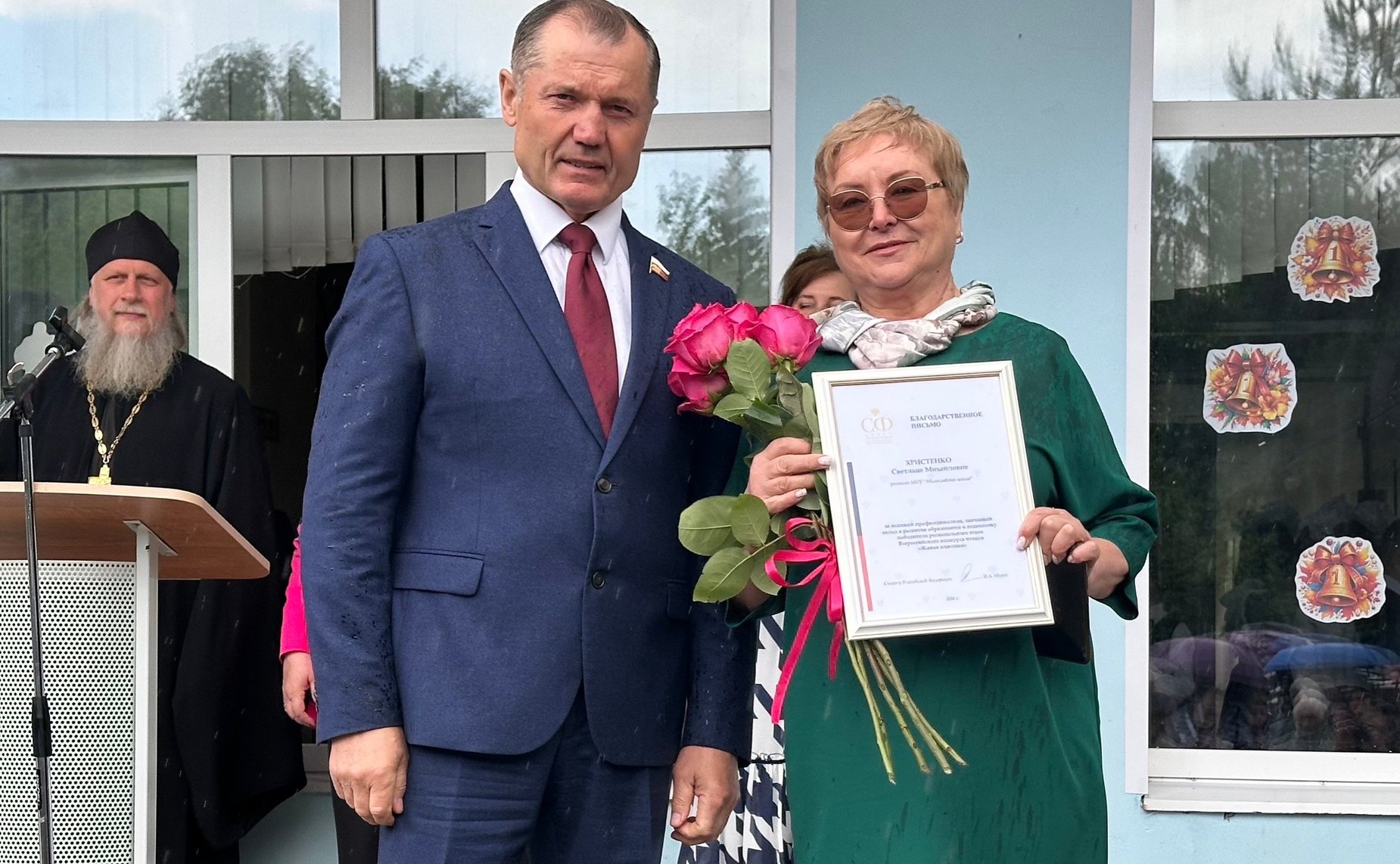 Игорь Мурог поздравил выпускников Милославской школы с последним звонком