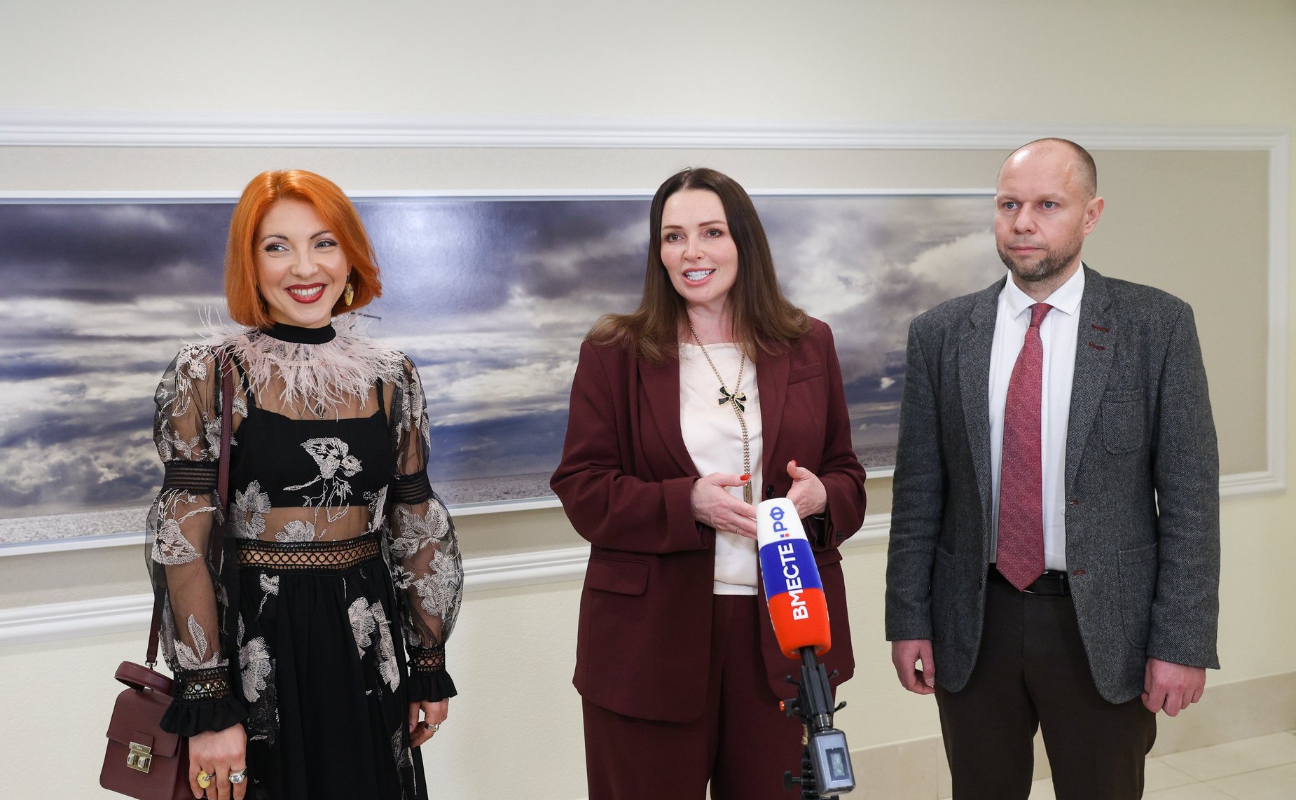 Церемония открытия выставки работ художника из Нижнего Новгорода А. Клейнер, наставника победителя Всероссийского конкурса детского рисунка «Жизнь, деленная на граммы»