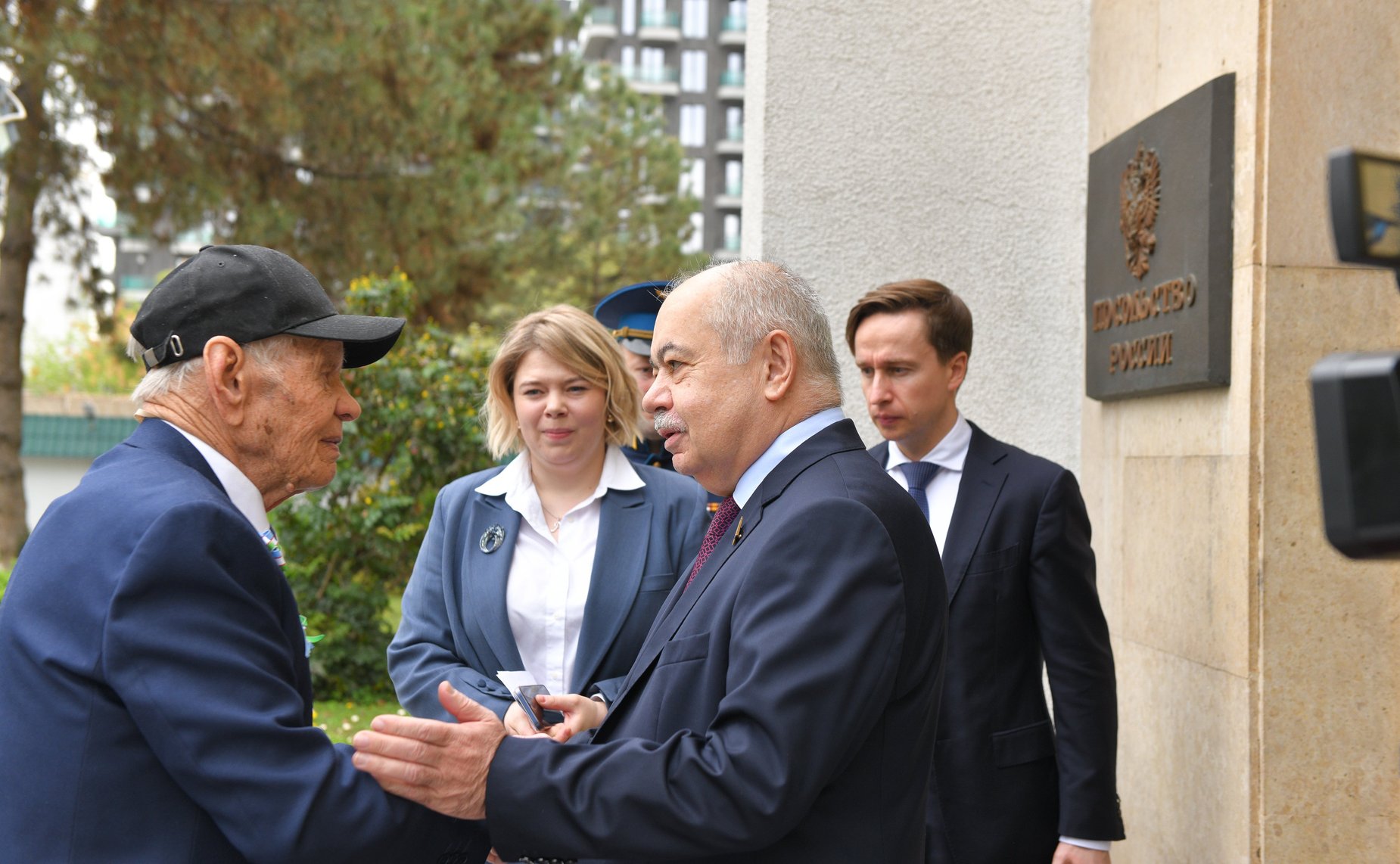 В преддверии Дня Победы Ильяс Умаханов принял участие во встрече Валентины Матвиенко с ветеранами Великой Отечественной войны и блокадниками в Ташкенте (Фото Спутник Узбекистан)