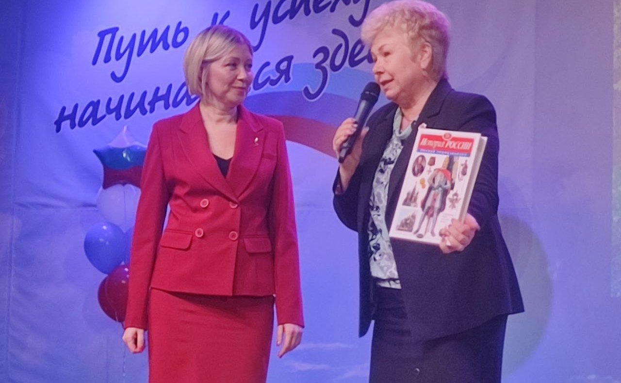 Ольга Бас в ходе поездки в регион посетила исторический факультет Луганского педуниверситета