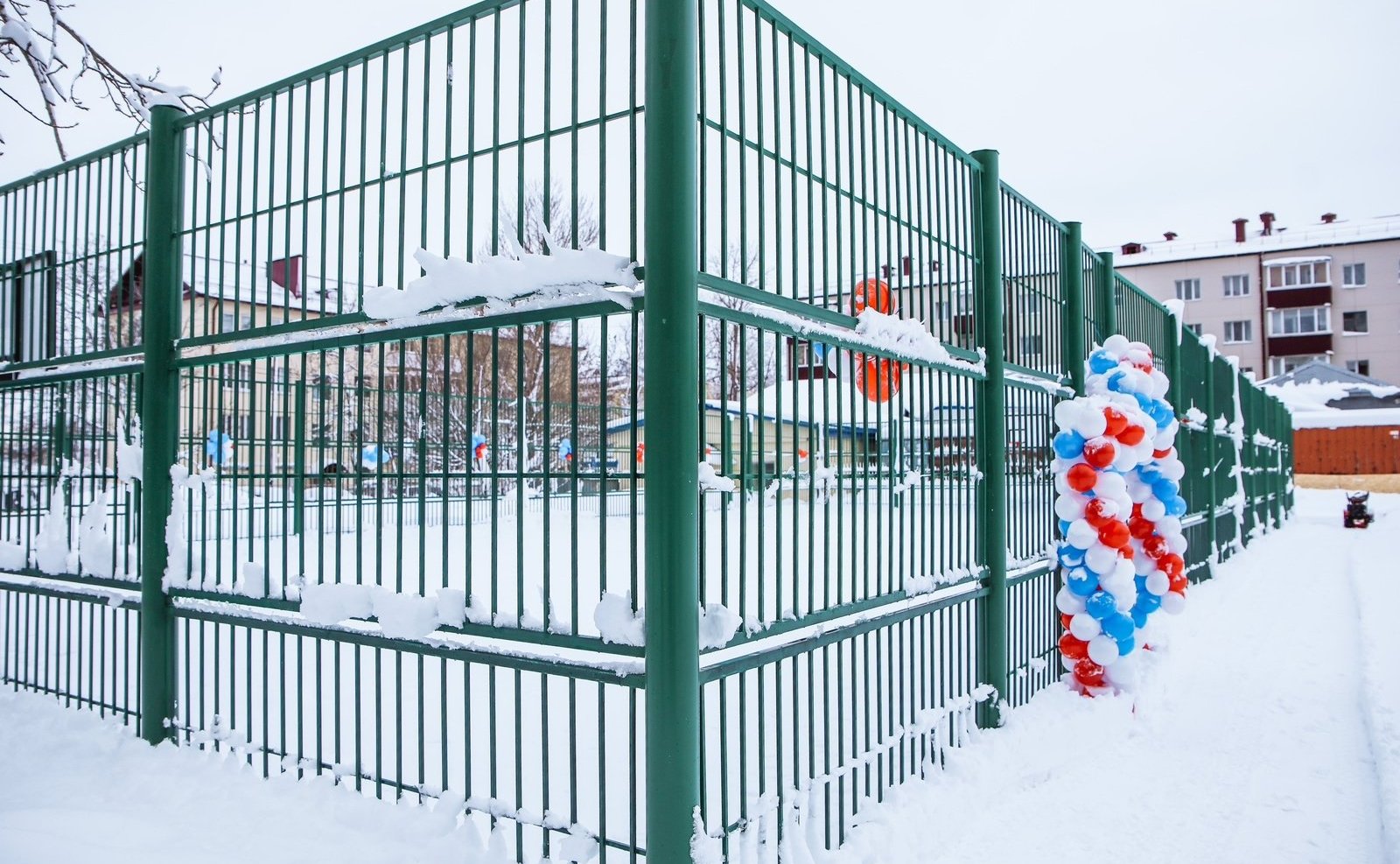 Торжественное открытие спортивной площадки возле детско-юношеской школы самбо и дзюдо в Южно-Сахалинске