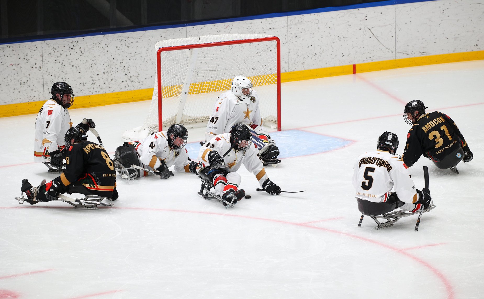 Валентина Матвиенко посетила тренировку команды по следж-хоккею из Санкт-Петербурга, в составе которой ветераны СВО
