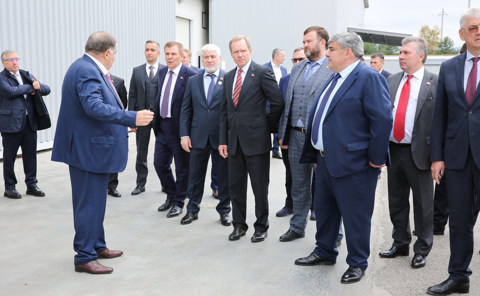 Члены Комитета СФ посетили сельскохозяйственные предприятия –тепличный комплекс и компанию, специализирующуюся на выращивании яблок