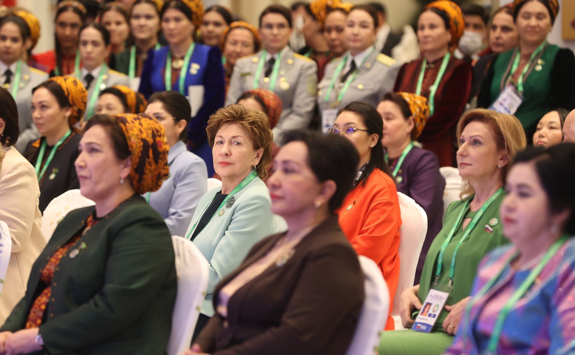 Пленарное заседание первого Диалога женщин стран Центральной Азии и России