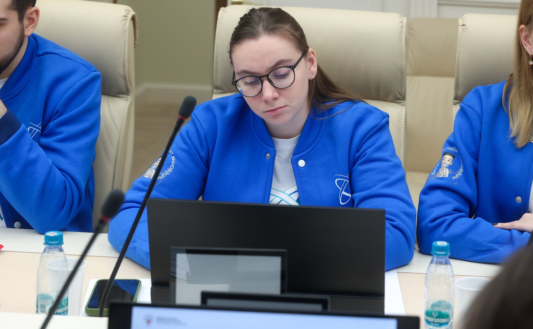 Круглый стол Комитета СФ по социальной политике «Актуальные вопросы совершенствования мер поддержки молодых специалистов, работающих в сфере здравоохранения (в рамках проекта «Всероссийская научная школа «Медицина молодая»)»