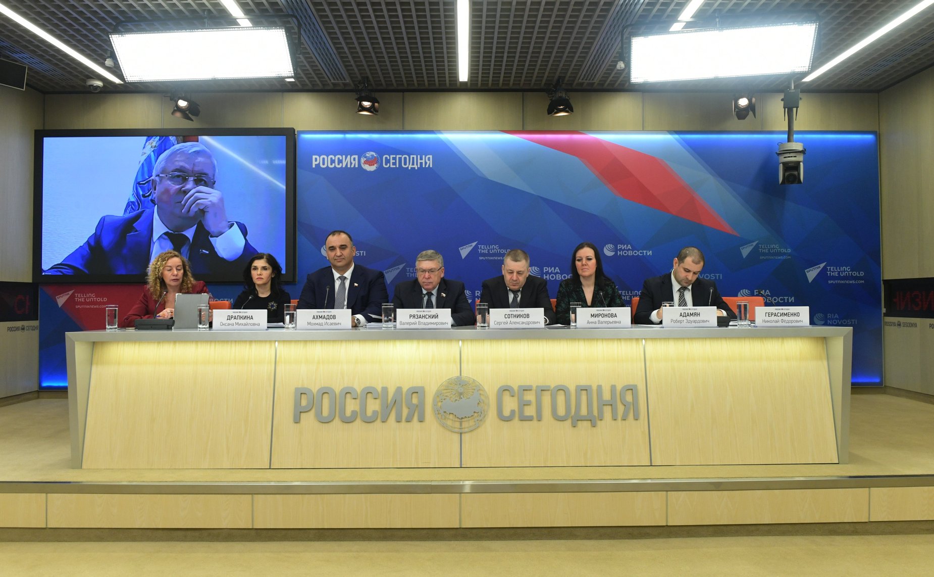 Пресс-конференция в формате видеомоста Москва – Самара на тему «Здоровье молодого поколения – благополучие нации»