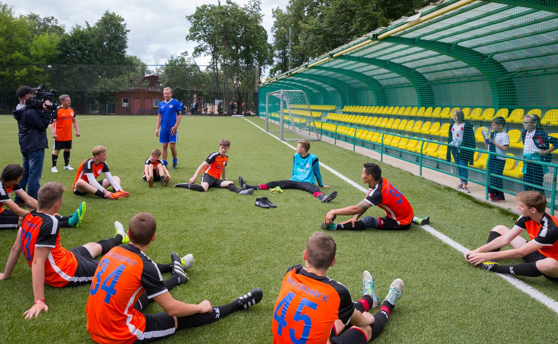 Футбольная команда Совета Федерации провела товарищеский матч с юношеской командой красноярского футбольного клуба «Тотем»