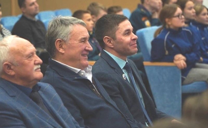 Юрий Воробьев встретился с участниками первой федеральной профориентационной смены «ZA безопасность!»