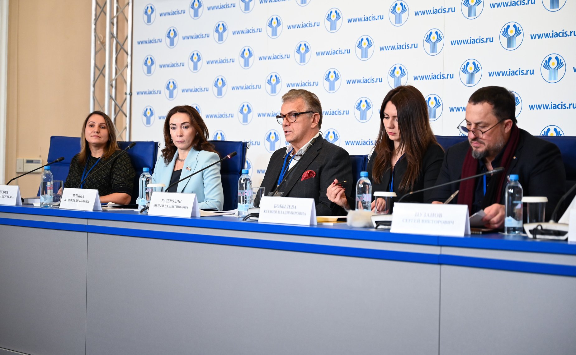 Круглый стол «Устойчивое развитие отрасли через переработку шерсти». III международный форум «Содружество моды»