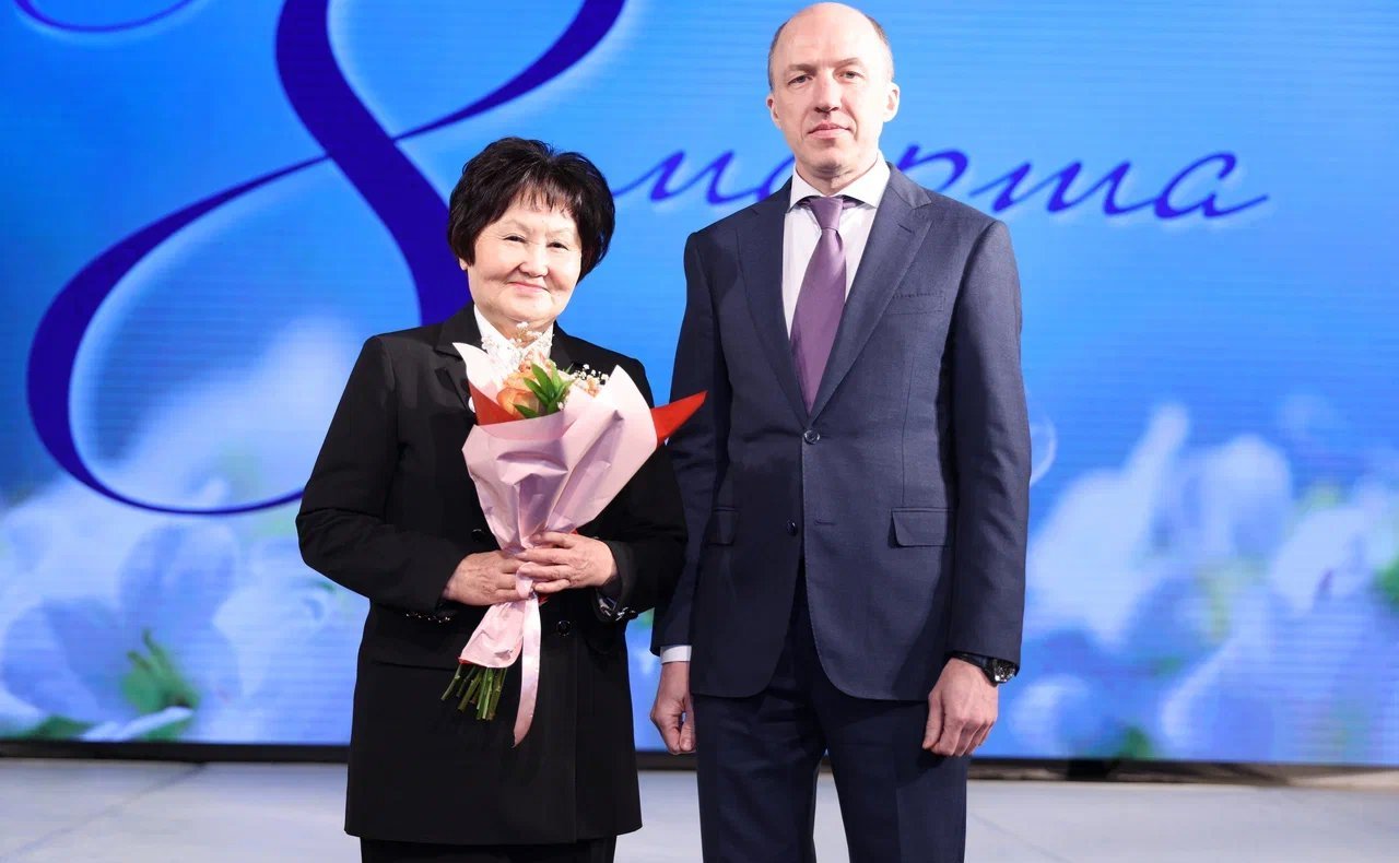 Торжественное собрание, посвященном празднованию Международного женского дня 8 Марта, прошло в Большом зале Национального театра РА