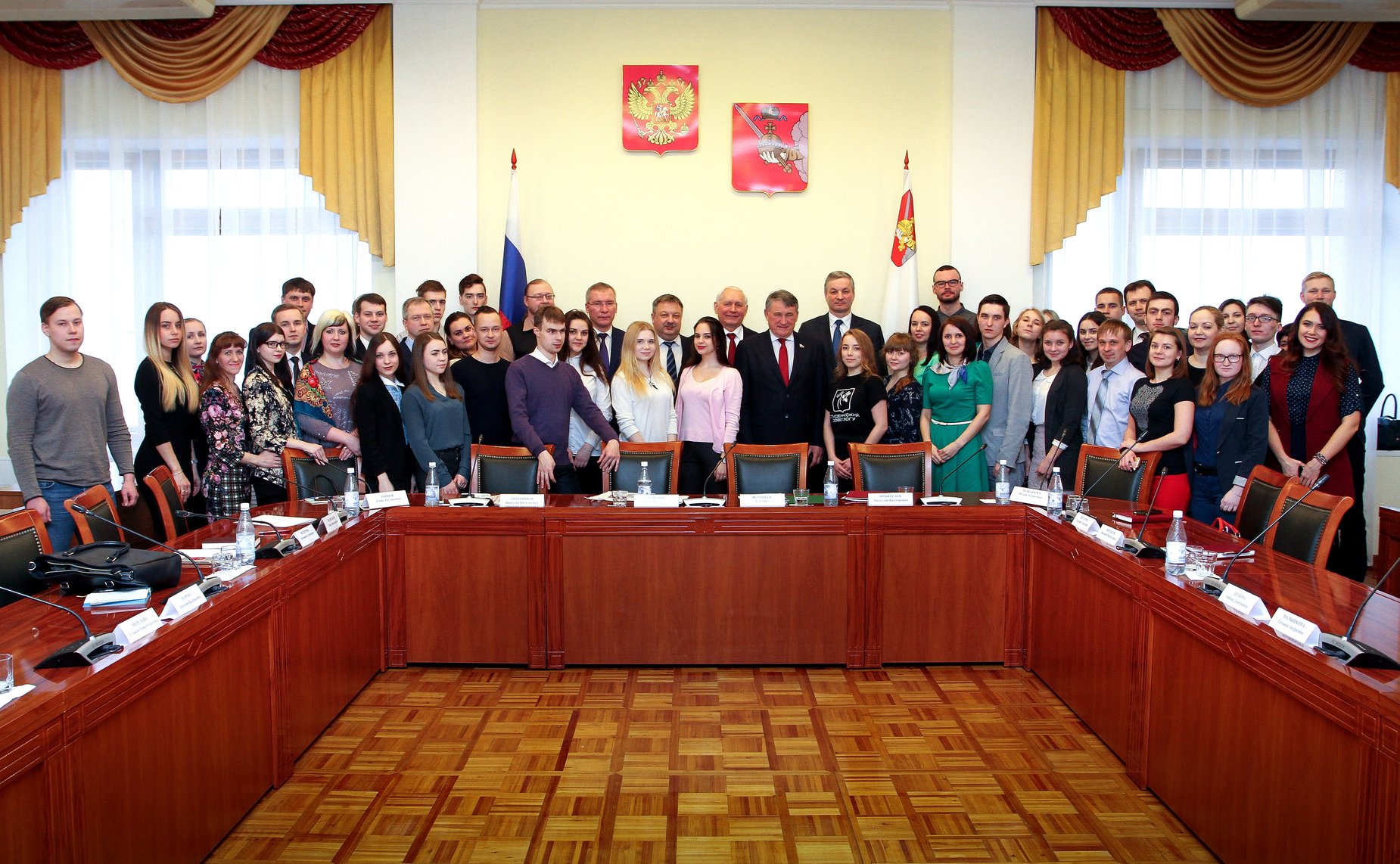 Юрий Воробьев принял участие в заседании Дискуссионного клуба