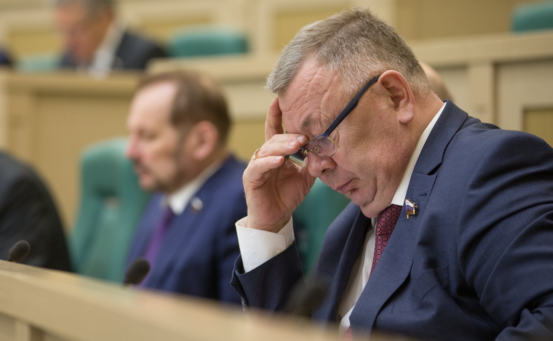 В. Николаев