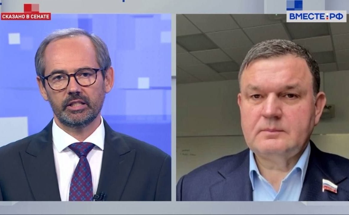 Сергей Перминов в интервью телеканалу «Вместе-РФ» ответил на вопросы о ключевых акцентах встречи Президента с руководителями фракций Государственной Думы и приоритетах для работы законодателей в Совете Федерации в осеннюю сессию