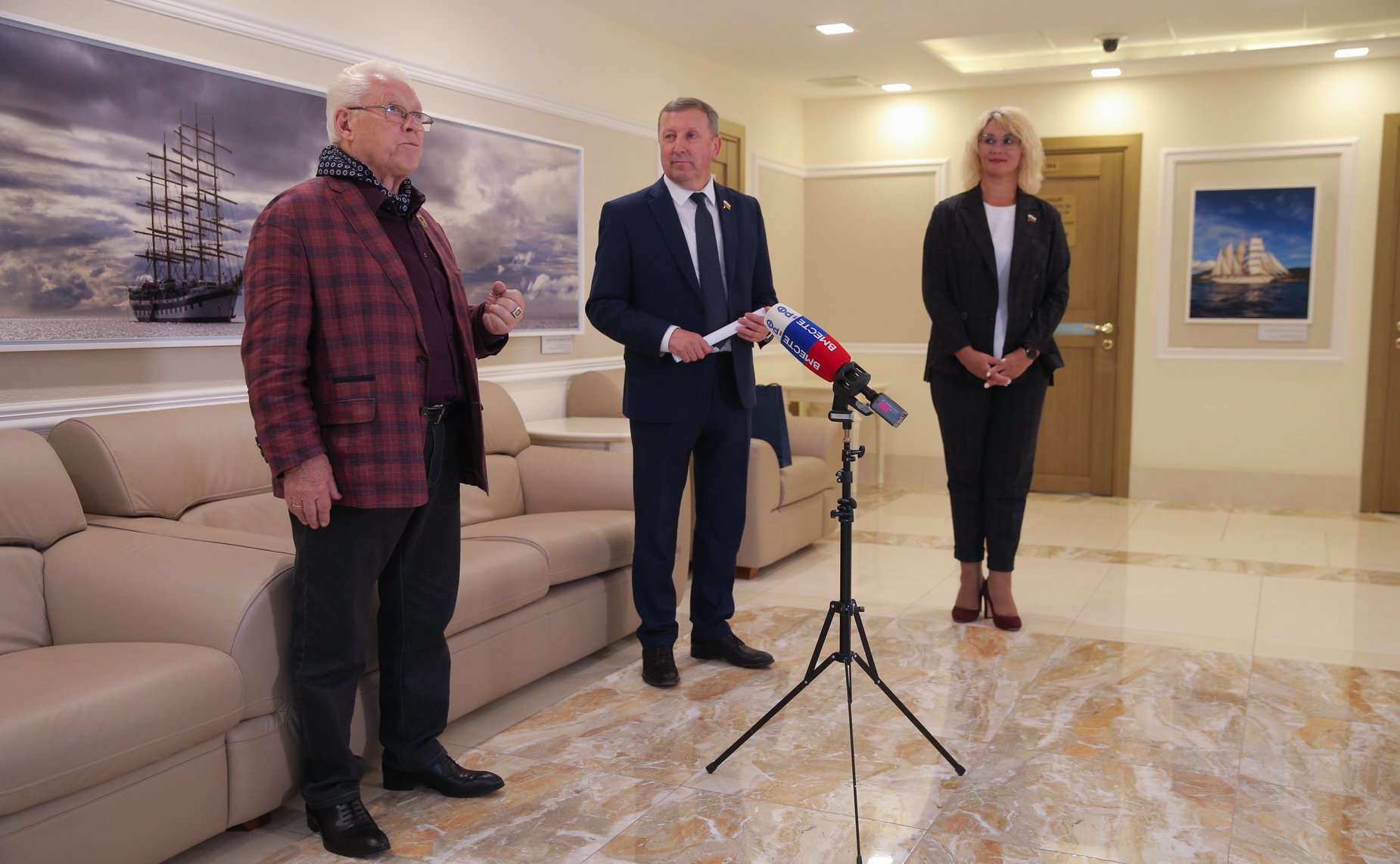 Открытие выставки народного художника РФ Валерия Теплова «Люблю Россию»