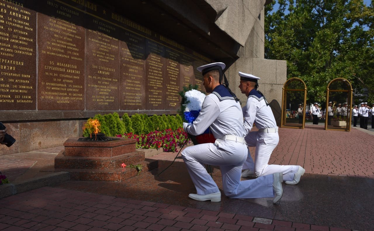 Е. Алтабаева приняла участие в прошедших в Севастополе торжественных мероприятиях в честь Дня Военно-Морского Флота