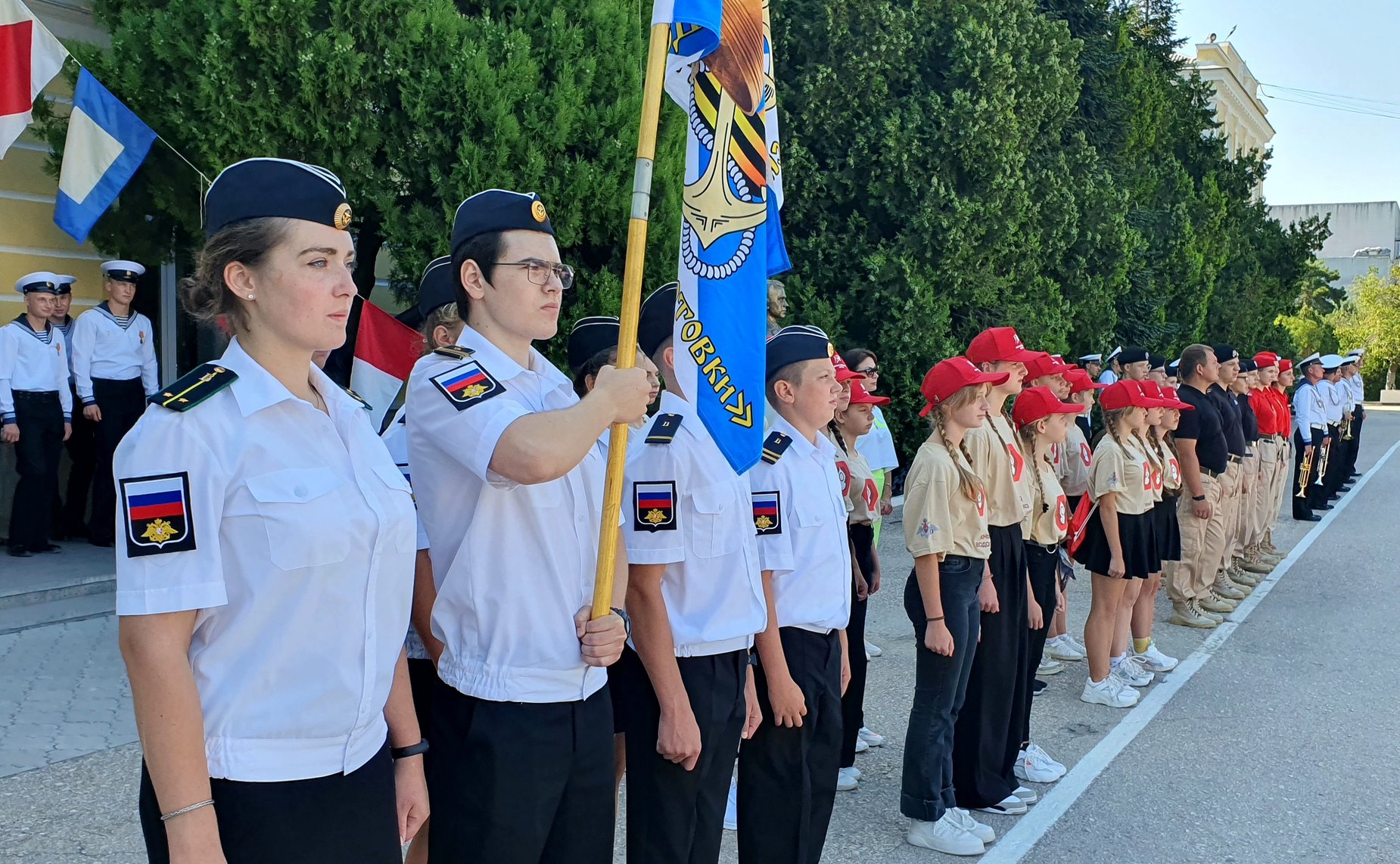 Сергей Колбин вручил лучшим юнармейцам знаки «Юнармейская доблесть»