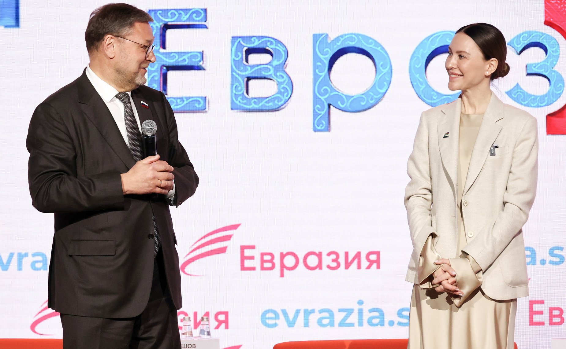 Константин Косачев обратился с приветственным словом к участникам Общественно-деловоого форума «Евразия – территория традиционных ценностей» (фото — Пресс-служба АНО «Евразия»)