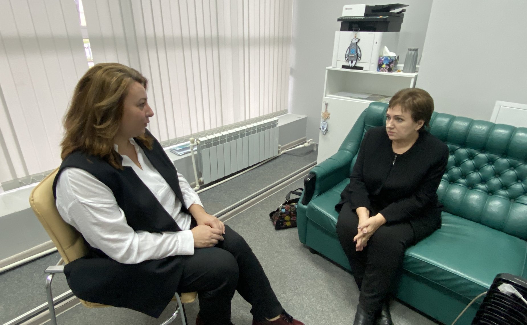Елена Бибикова встретилась с советником губернатора Псковской области, курирующим деятельность Центра помощи семьям мобилизованных и военнослужащих, Еленой Полонской