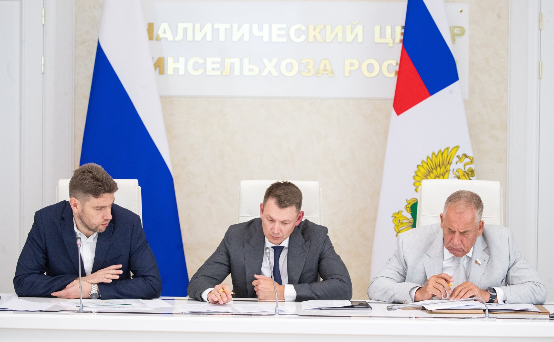 Александр Двойных провел в Минсельхозе совещание, посвященное ценам на горюче-смазочные материалы и сельскохозяйственную технику для аграриев