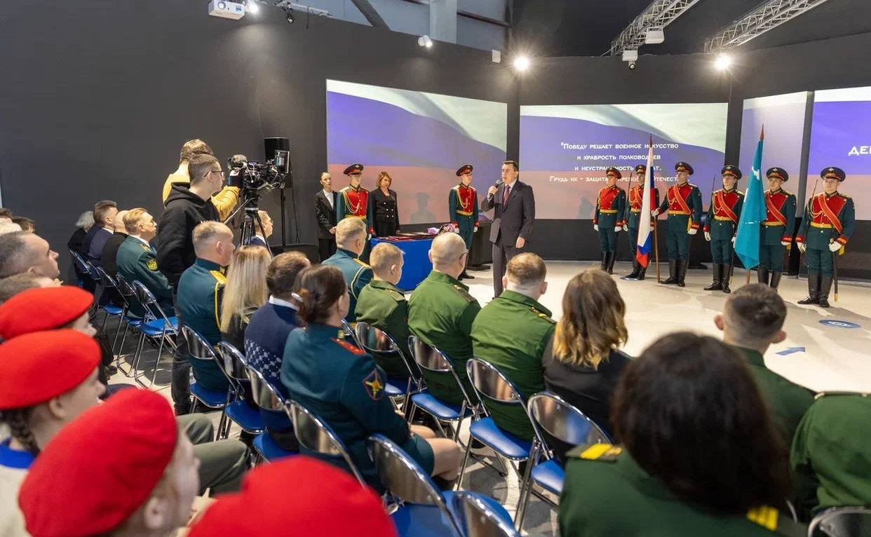 Андрей Хапочкин выступил перед участниками Дальневосточного форума «Молодой гвардии»