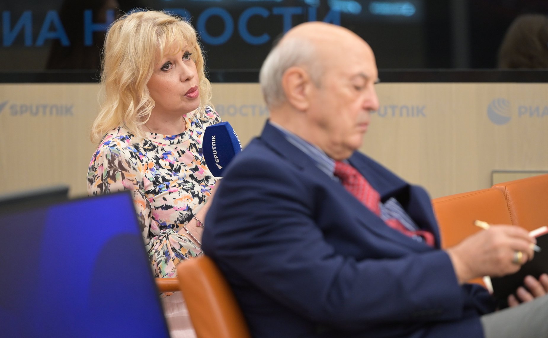 Пресс-конференция председателя Комиссии СФ по защите госсуверенитета и предотвращению вмешательства во внутренние дела РФ, первого заместителя председателя Комитета СФ по международным делам Владимира Джабарова о работе Комиссии в период весенней сессии