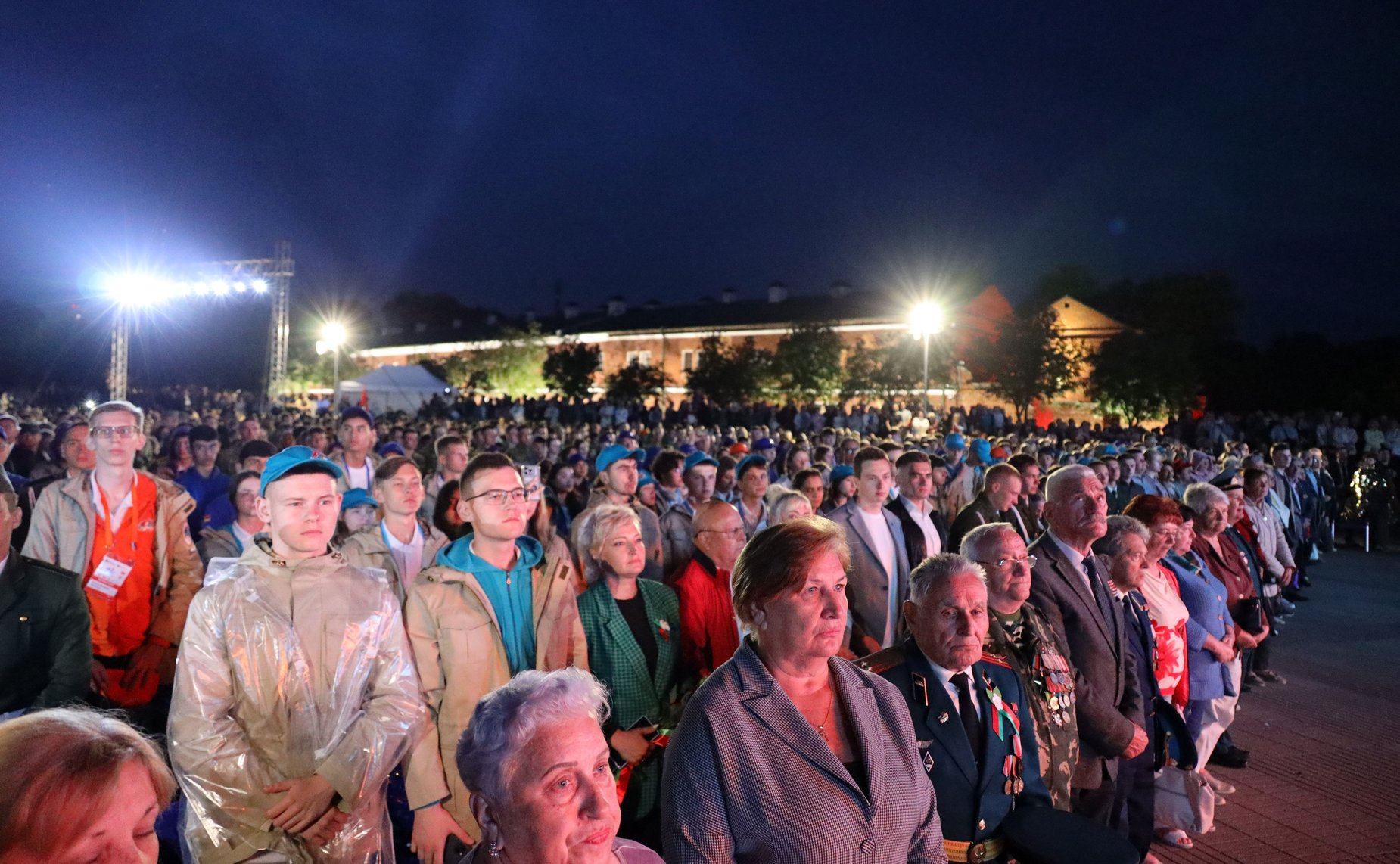 В память о событиях Великой Отечественной войны в ночь на 22 июня прошел митинг-реквием, в котором участвовали как школьники, прибывшие на «Поезде Памяти»