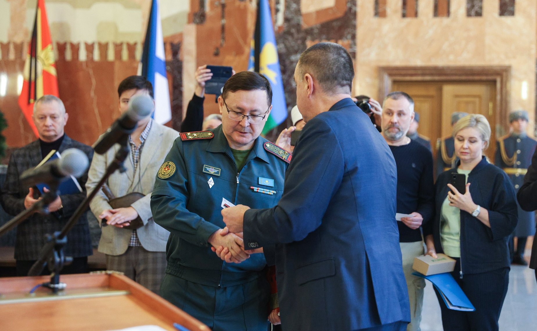 Сенаторы РФ приняли участие в торжественном мероприятии проекта «Связь поколений», посвященном Дню Неизвестного солдата