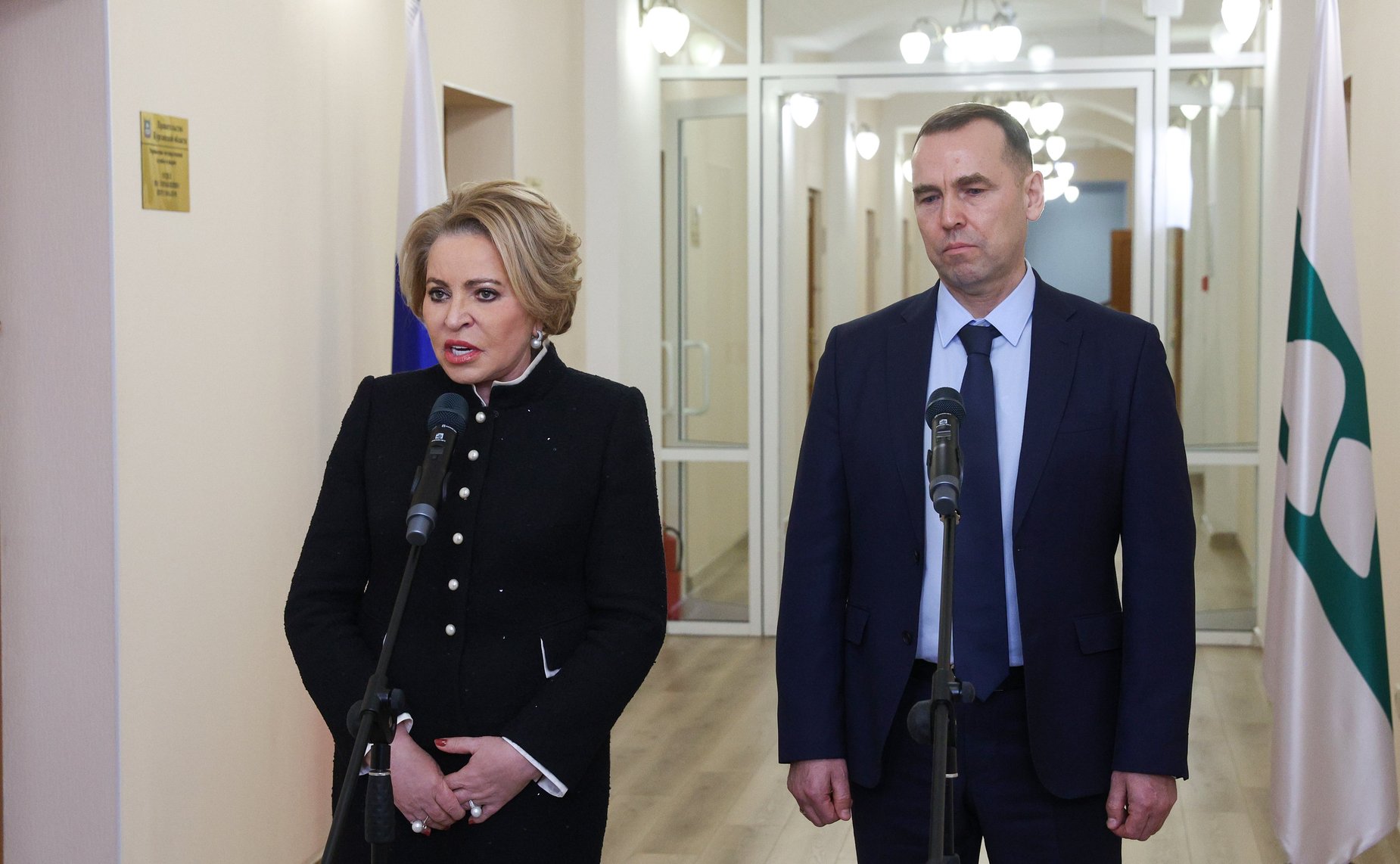 Пресс-подход Председателя Совета Федерации Валентины Матвиенко и губернатора Курганской области Вадима Шумкова