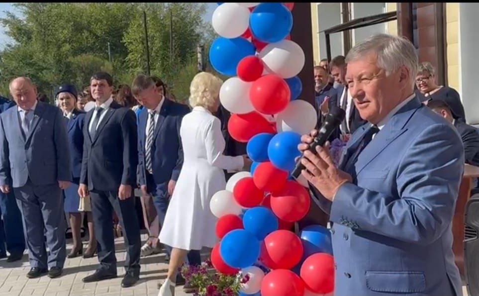 Сергей Михайлов поздравил с началом учебного года школьников в поселке Чернышевск