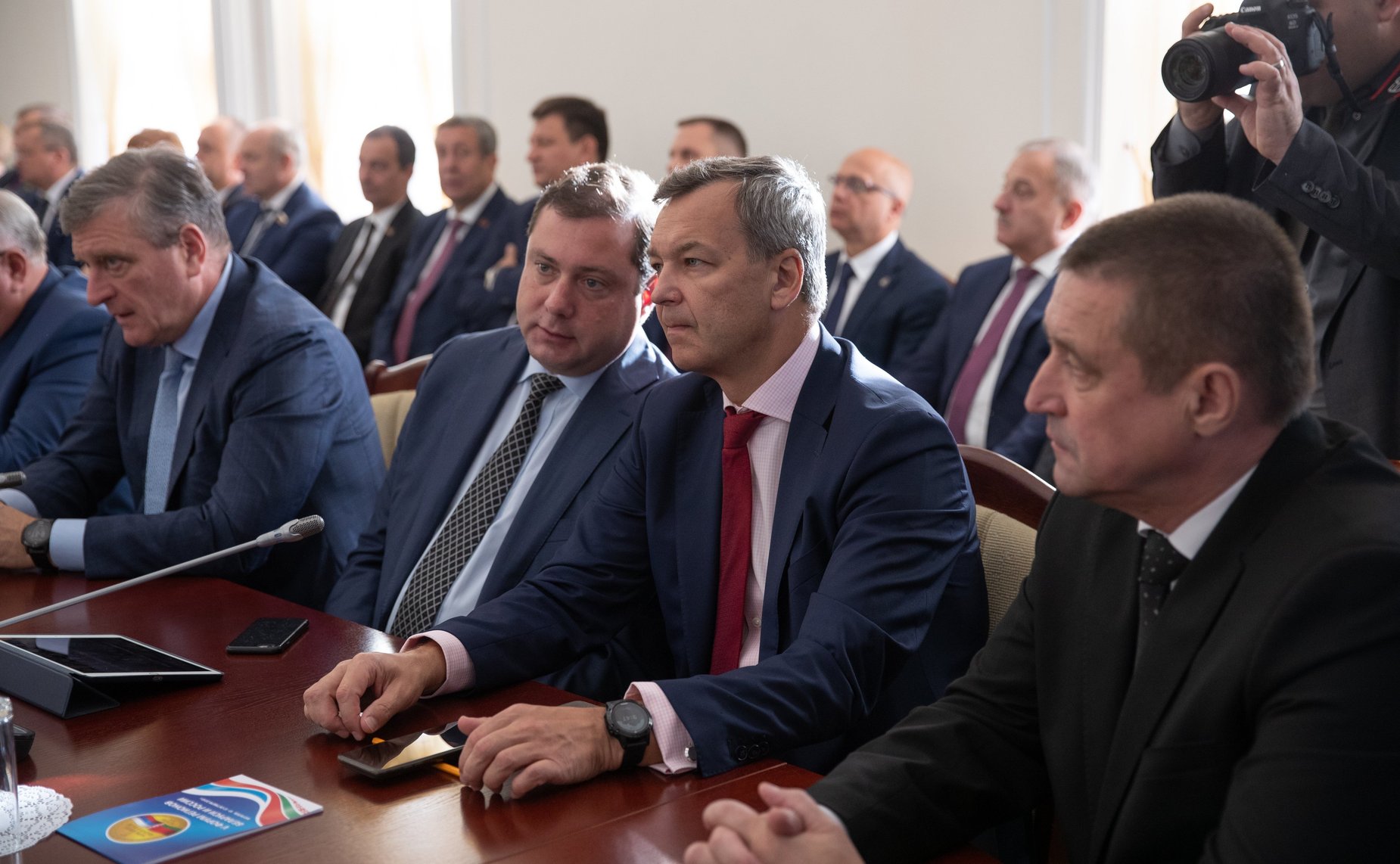 В. Матвиенко и М. Мясникович провели совместную встречу с руководителями субъектов России и Беларуси