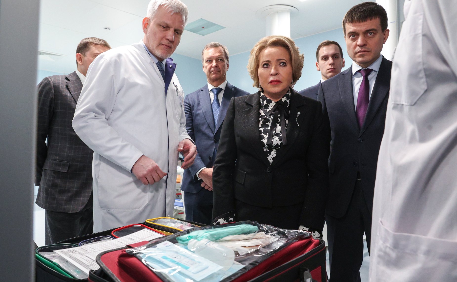 Председатель Совета Федерации Валентина Матвиенко вместе с главой региона посетила Краевую клиническую больницу Красноярска