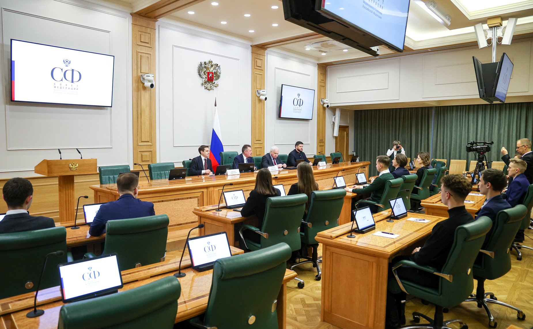 Евгений Богомазов провел встречу с руководителями Представительств Вологодской области в Москве и Санкт-Петербурге и студентами-вологжанами, обучающимися в ВУЗах Москвы и Санкт-Петербурга