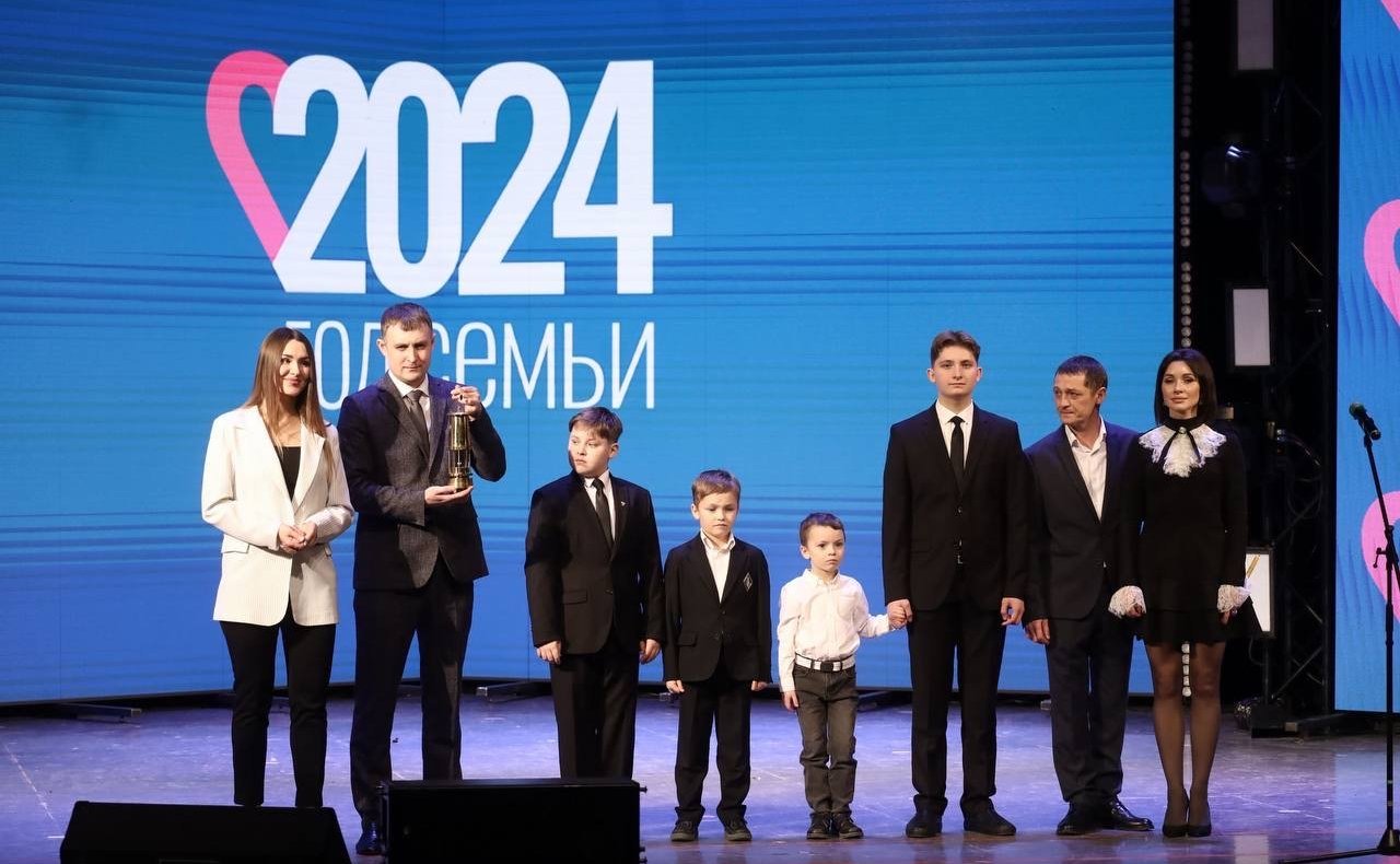 Айрат Гибатдинов принял участие в торжественных мероприятиях по случаю старта Года семьи в Ульяновской области