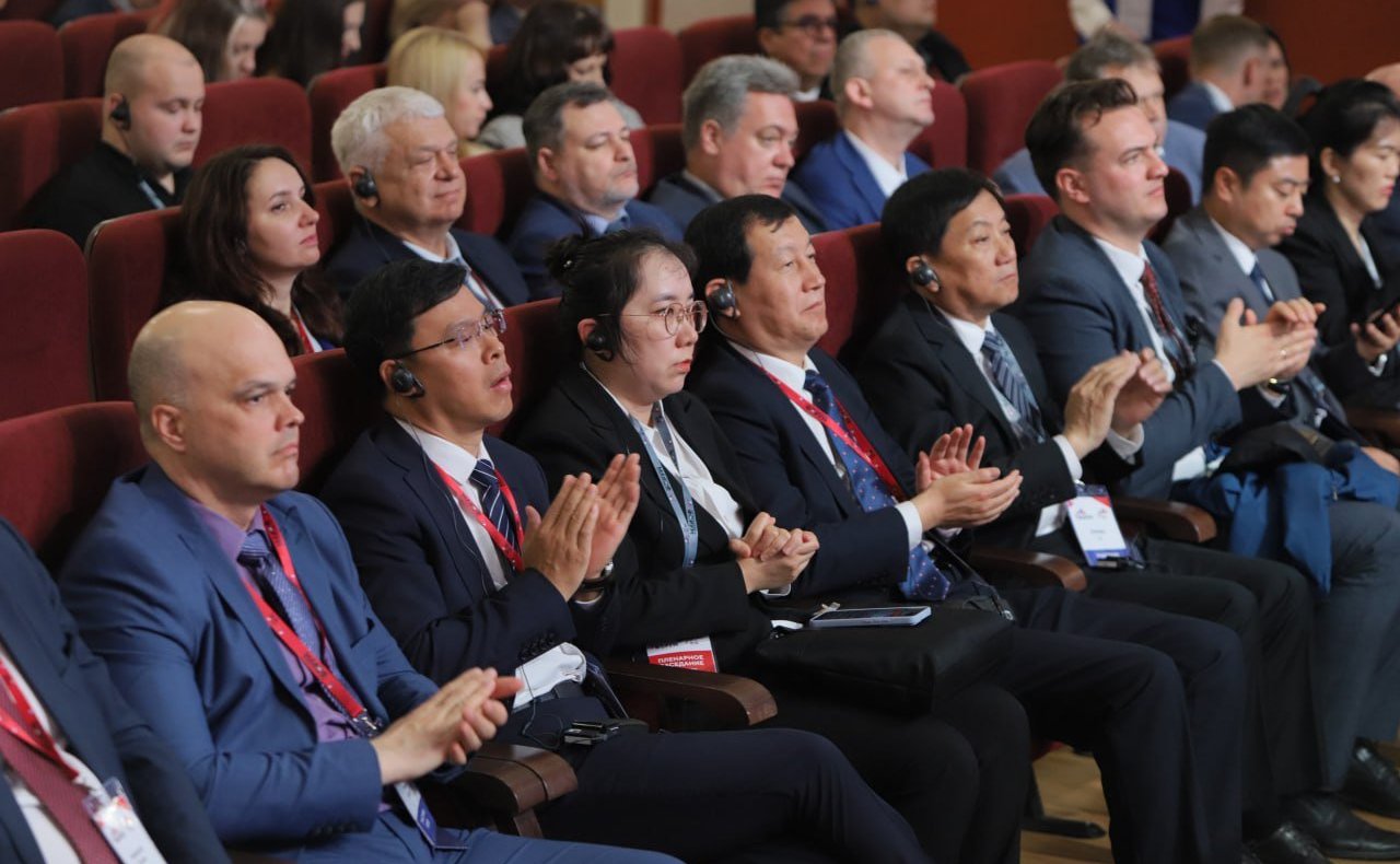 Сессия «Остров Большой Уссурийский: новый вектор развития трансграничного сотрудничества» Российско-Китайского форума в г. Хабаровске