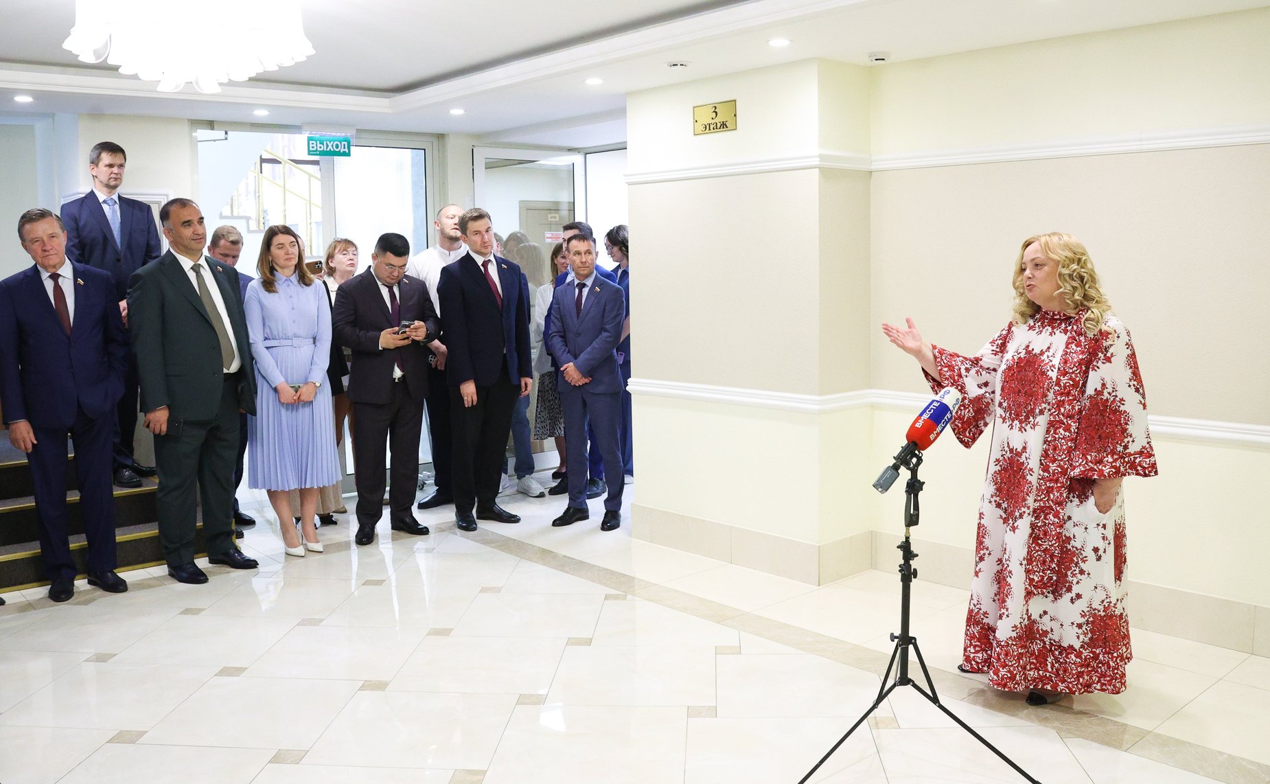 Открытие выставки «Новая реальность глазами юных строителей будущей России»