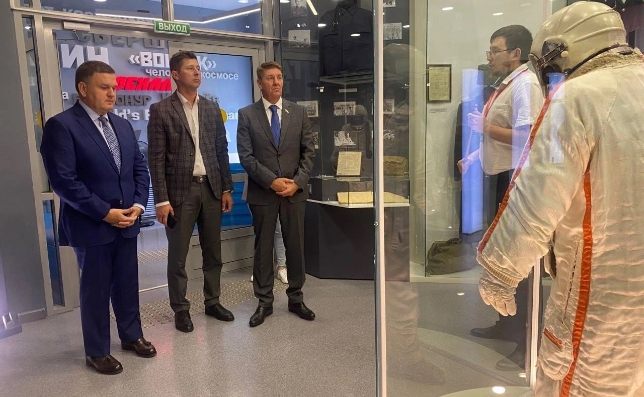 Андрей Шевченко и Сергей Перминов посетили одну из достопримечательностей города — Дом-музей имени Юрия и Валентины Гагариных