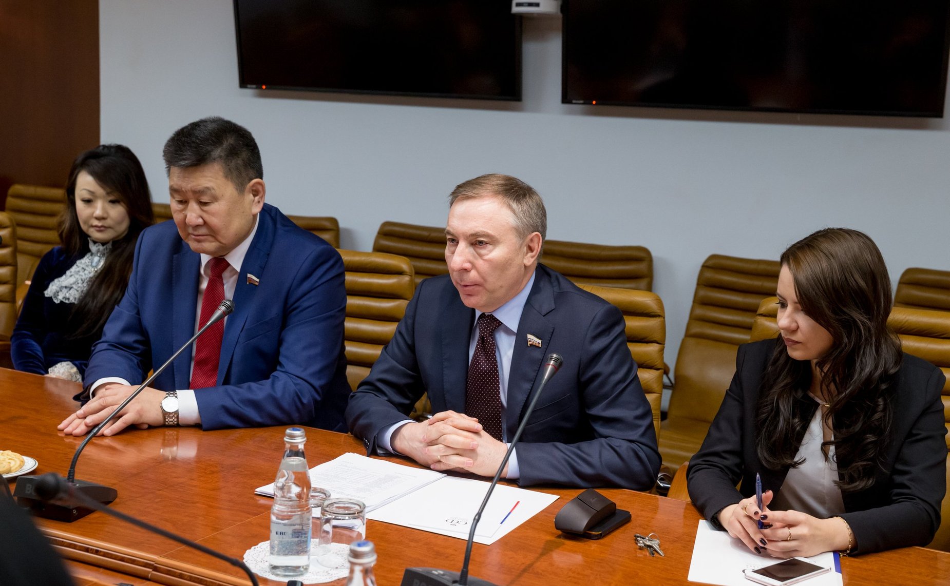 Встреча А. Варфоломеева и В. Мархаева с делегацией Республики Бурятия