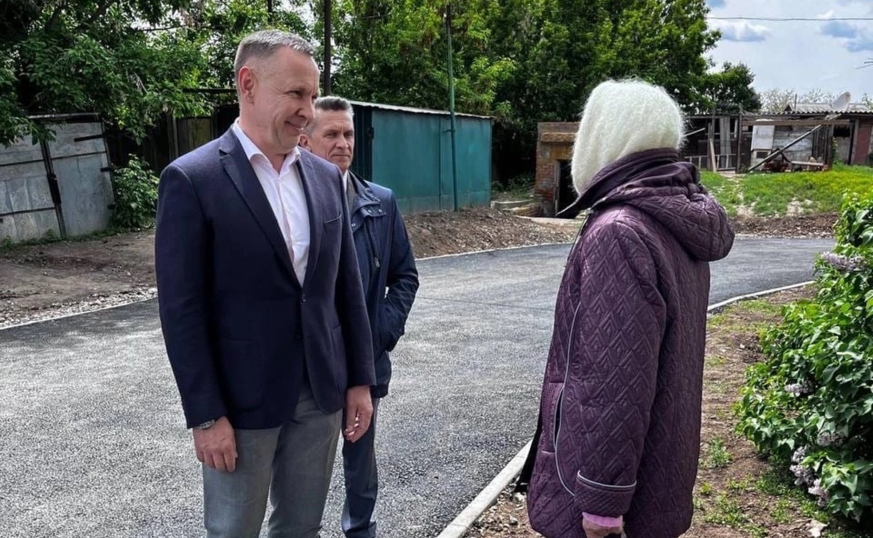 Олег Алексеев проконтролировал ход работ по благоустройству населенных пунктов в Саратовской области