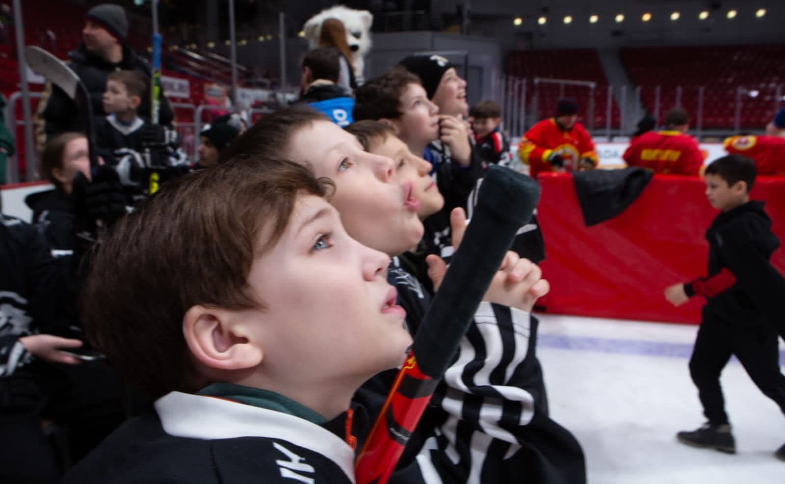 Маргарита Павлова оказала поддержку участию в спортивном мероприятии – хоккее в валенках с мячом — команде детей с ментальными особенностями развития и аутизмом